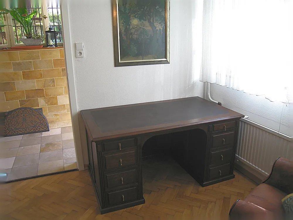 Restaurierter antiker Schreibtisch aus Massivholz – Schreinerei Hübl