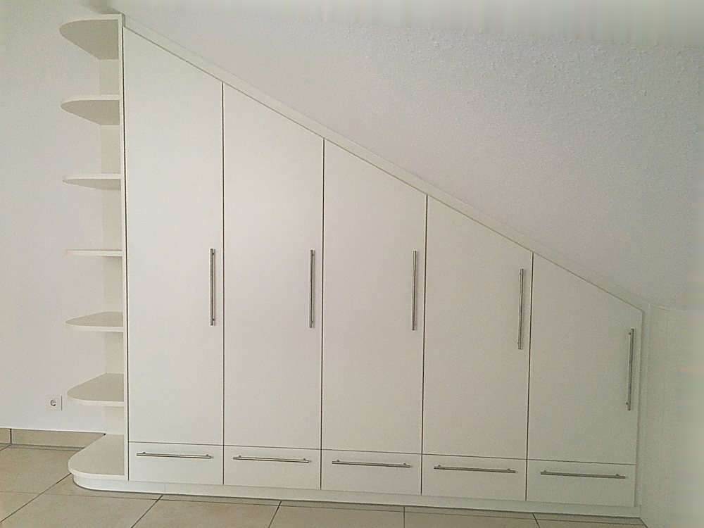 Dachschrägenschränke nach Maß – Schreinerei Hübl Schorndorf