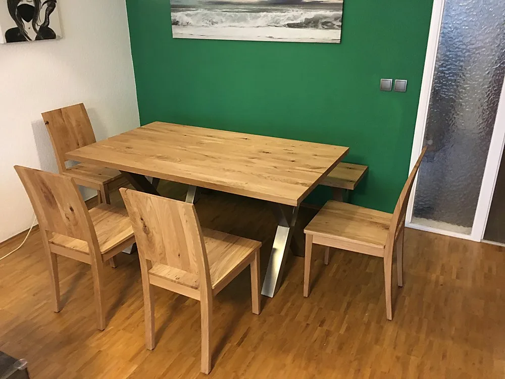 Massivholzstühle aus Eiche mit passendem Tisch beim Kunden zuhause